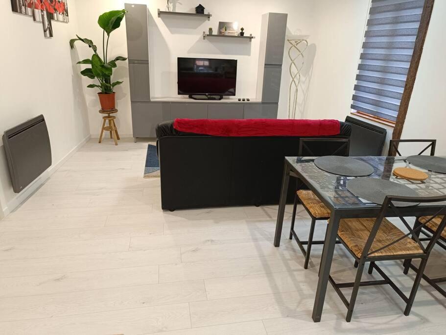 Appartement Entier Avec Garage.