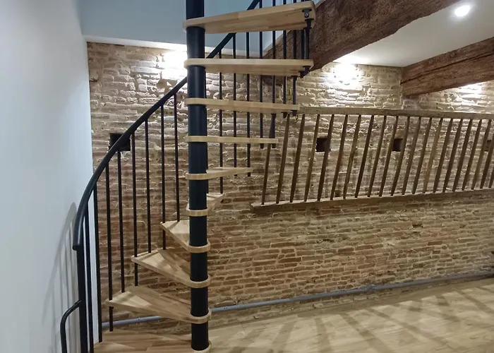 Logement Entier Avec Garage.