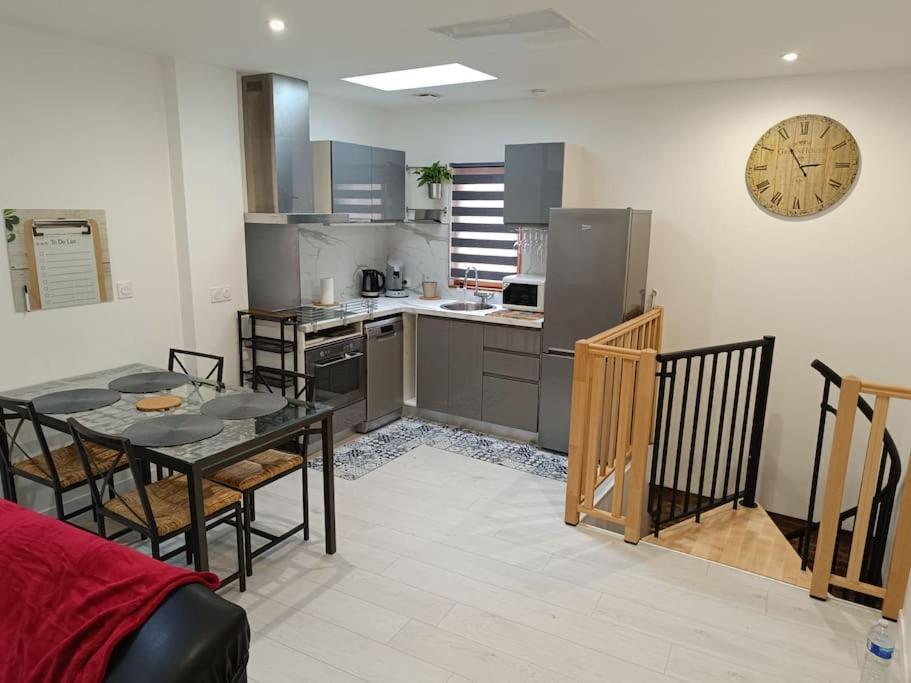 Entier Avec Garage. * Rieux (Haute-Garonne)